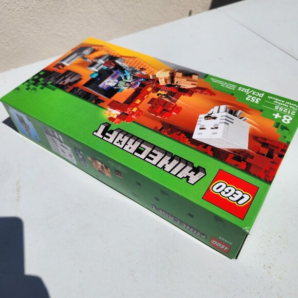 21255 Minecraft The Nether Portal Ambush NEW  Minecraft 21255 The Nether Portal Ambush Adventure Set Building Toy for